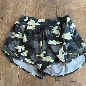 Lululemon Hotty Hot Low-Rise Lined Short 4"